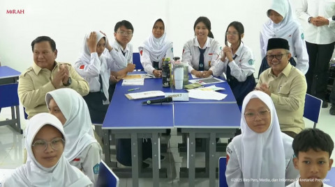 Prabowo Ungkap Reformasi di Pendidikan: Renovasi 300 Ribu Sekolah, Distribusi 288 Papan IFP, Tingkatkan Kualitas Guru