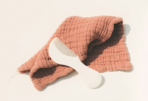 Spill Jadwal Sisir Serit Biar Kutu Rambut Gak Balik Lagi pada Si Kecil