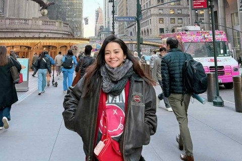 Mawar AFI Mengumumkan Kehamilannya di New York
