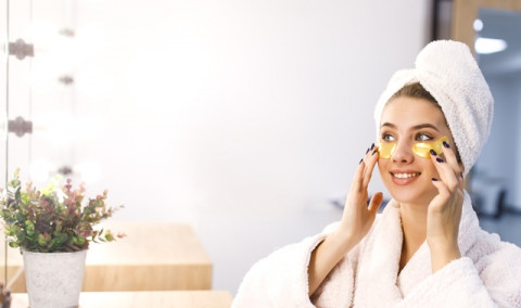 Bukan Sekadar Tren Ini Alasan Skin Flooding Wajib Masuk Skincare Routine Kamu