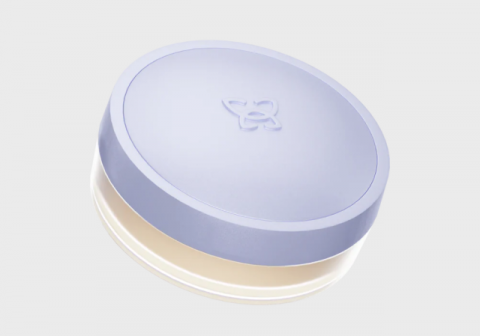 Bye Makeup Cakey! Rekomendasi Bedak Tabur Pengunci Makeup Ini Bakal Jadi Penyelamatmu