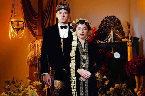 Jennifer Coppen Pamer Foto Prewed, Justin Hubner jadi Mas-mas Jawa Memesona