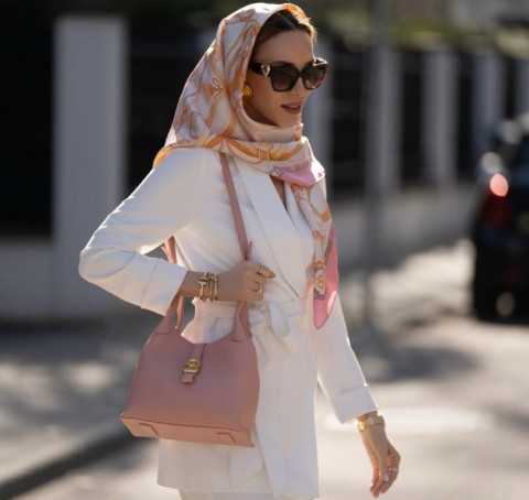 Dari Modest ke Global, Buttonscarves Gandeng Alexandra Lapp Hadirkan Vibes Eropa