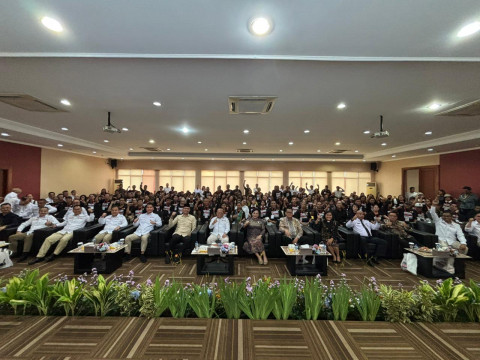 Nggak Cuma Wacana, Aksi Bagi Sembako Ini Sentuh Langsung Koster Gereja