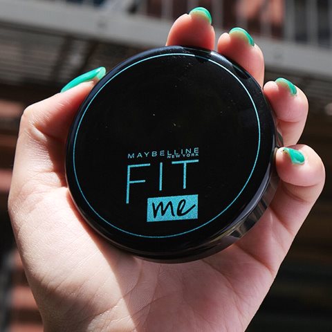 Tetap On Point Tanpa Takut Longsor! Ini 5 Rekomendasi Bedak Padat Ber-SPF Murah Meriah