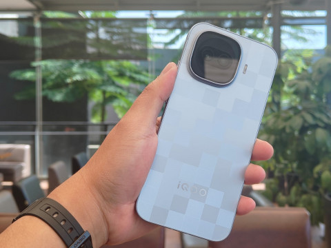 Review iQoo 15R, Baterai Besar dan Spek Gaming Tinggi di Rp7 Jutaan