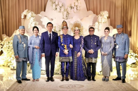 Intip Detail Baju Nikah Teuku Rassya & Cleantha Islan yang Aceh Banget tapi Tetap Glam