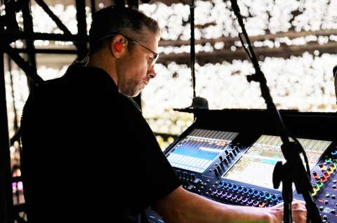 Maroon 5 Tandai Era Baru Audio Konser, Teknologi Digital Gantikan Sistem Analog