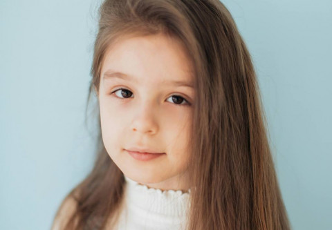 Gak Cuma Ketombe, Ternyata Ini Alasan Kulit Kepala Si Kecil Jadi Bersisik dan Mengelupas