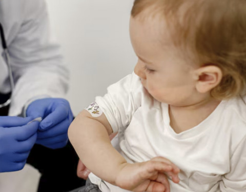 Vaksin MMR Lebih Cepat untuk Bayi Perlu Nggak Sih? Ini Faktanya!