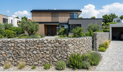 Berita Properti Terpopuler: Inspirasi Pintu Aluminium hingga Pagar Gabion yang Modern