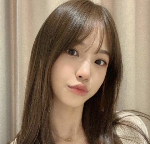 Side Bangs Comeback! Tren Poni Samping 2026 yang Bikin Tampilan Lebih Chic & Elegan