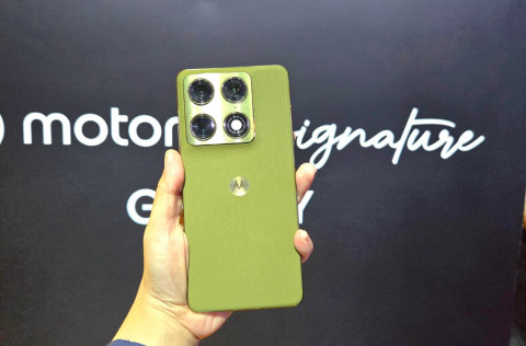 Jajal Kamera Motorola Signature di Bus Wisata Jakarta