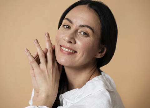 Rahasia Awet Muda di Usia 40-an! Skincare Andalan Biar Kulit Tetap Kencang & Glowing