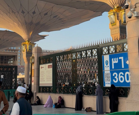 Warna Pintu Masjid Nabawi yang Harus Kamu Tahu, Panduan Wajib Jemaah Haji & Umrah