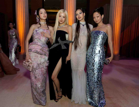 Guncang Red Carpet! BLACKPINK Full Team di Met Gala 2026