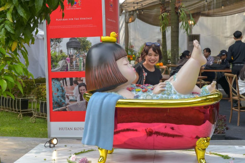 Vibes Art Jakarta Gardens, Cara Baru Nikmatin Seni yang Gak Ngebosenin!
