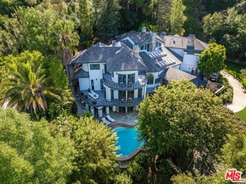 Rumah Lama Selena Gomez Dijual Rp113 Miliar, Isinya Bikin Melongo