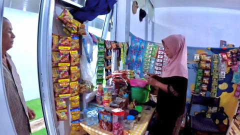 Ada Semangat dan Kehidupan Baru dari Balik Pintu Huntara