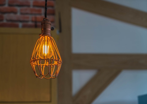 Ruangan Terasa Sesak? Coba Atur Warna Cahaya Lampu di Rumah