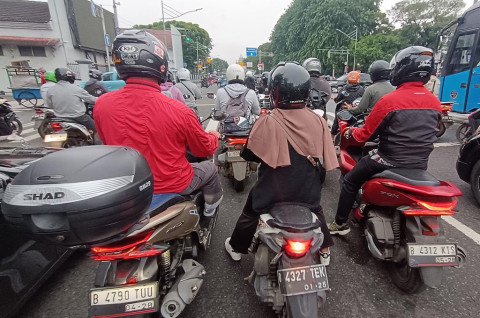 Jangan Ikut Ambulans Saat Macet, Ini Etika yang Harus Dipahami Pengendara