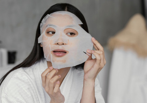 Wajah Lagi Kusam dan Capek? Sheet Mask Ini Bantu Bikin Kulit Glowing Lagi