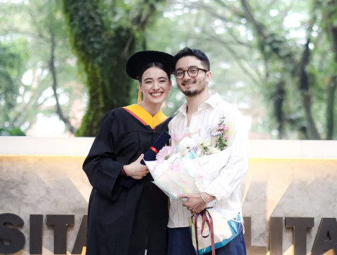 Mawar de Jongh Lulus Kuliah, Momen Manis Wisuda Ditemani Bryan Domani