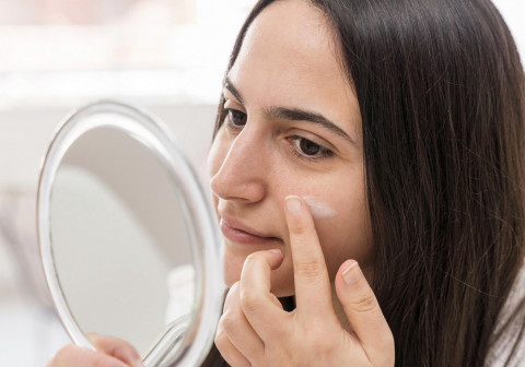Skincare Lokal Affordable Buat Usia 40-an, Bantu Kulit Tetap Kencang dan Glowing