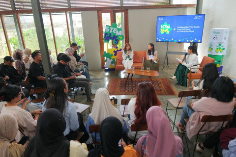 Jangan Cuma Jadi Penonton, Cewek Juga Harus Melek Teknologi