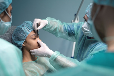 Sebelum Rhinoplasty, Ketahui 5 Kelompok Orang yang Tidak Disarankan Jalani Operasi Ini