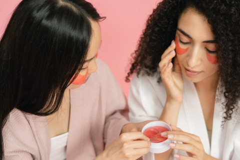 Cheat Sheet Skincare Pagi: Dari Muka Bantal Jadi Glowing Parah