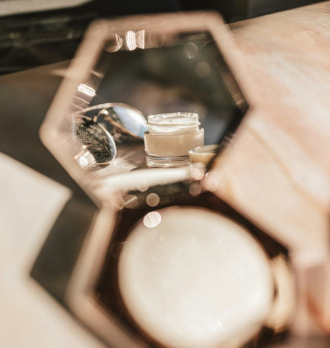 Borong 4 Complexion Makeup yang Cakep Jadi Fondasi Awal Saat Merias Wajah