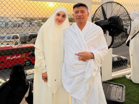 Ashanty Ceritakan Momen Spiritual Haji Bersama Anang, Berhasil Cium Hajar Aswad