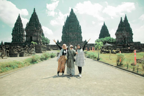 Kuy Vacation! Menpar Udah Cek Prambanan & Stasiun Tugu, Siap Buat Liburan!