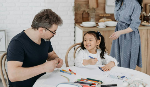 Trauma Eggshell Parenting? Chill, Kita Re-parenting Sendiri Yuk!