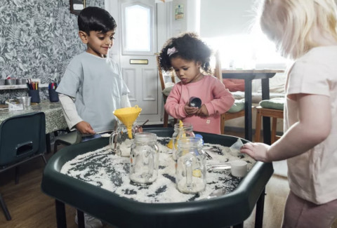 Bukan Sekadar Main, Sensory Play Ternyata Bantu Anak Lebih Tenang dan Cerdas