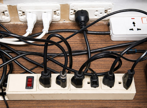 Berita Properti Terpopuler: Penyebab Bau Kamar Mandi hingga Alat Elektronik Wajib Dicabut