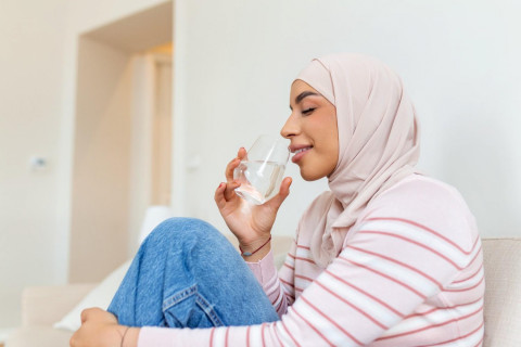 Bacaan Doa Minum Air Zamzam dan Adabnya Agar Mendapatkan Berkah dan Pahala
