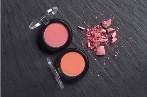 Makeup Hack: Cara Pakai Transition Blush yang Bikin Complexion Kamu Kelihatan Mulus!