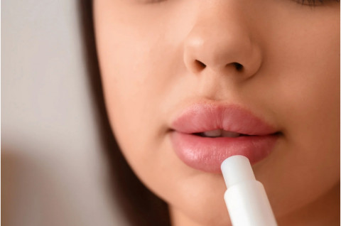 No More Bibir Kering! 5 Tinted Lip Balm Lokal yang Wajib Masuk Pouch