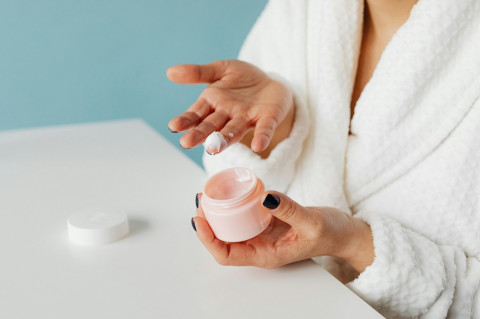 Fix Auto Glowing! 4 Moisturizer yang Bikin Kulit Lembap Maksimal