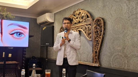 Bukan Cuma Aksesoris, Kacamata Hitam Punya Fungsi Llindungi dari Risiko Tumor!