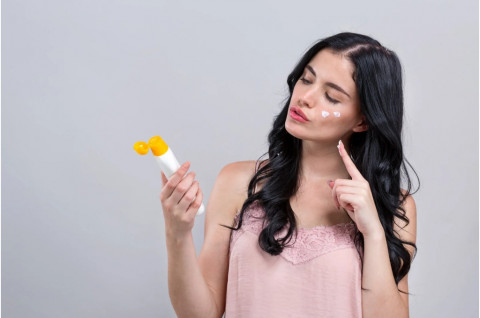 Anti Kilang Minyak! 5 Sunscreen Matte Ini Bikin Kulit Bebas Kilap Seharian