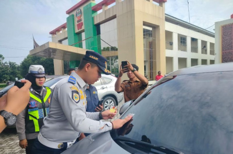 Belum Bayar Pajak Kendaraan? Siap-Siap Ditempeli Stiker Penunggak Pajak