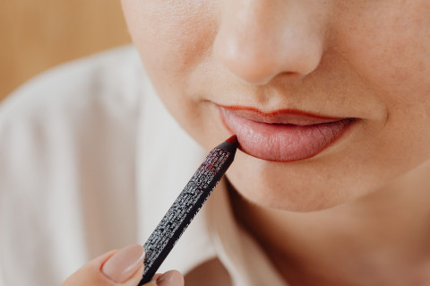 Lip Liner Anti Pudar yang Bikin Bibir On Point Seharian
