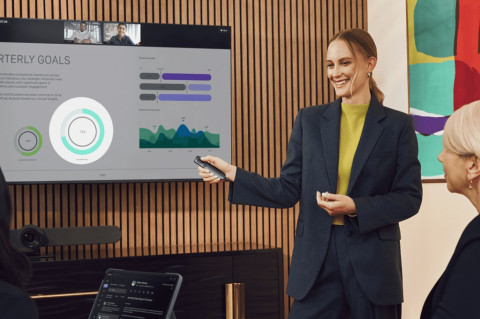 Logitech Spotlight 2 Meluncur, Presenter Kini Bisa Dapat Panduan Anti Gugup