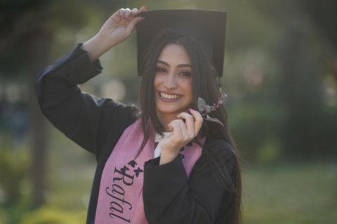 Wisuda Seharian tapi Makeup Tetap Slay? Ini Rahasianya