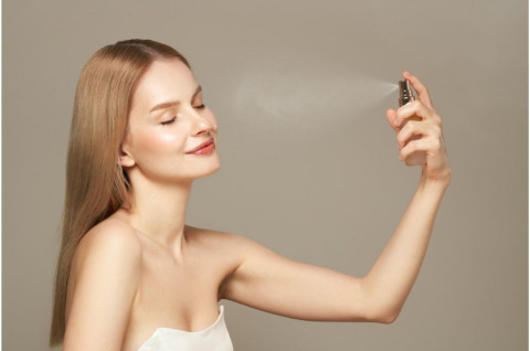 Face Mist dan Moisturizer untuk Hasil Makeup Natural, Pakai yang Mana Dulu?