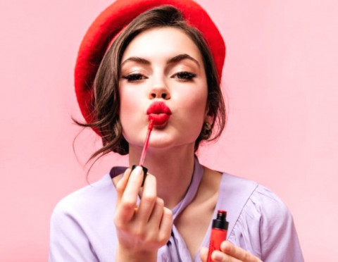 Makan-Minum Cantik, 4 Lipstik Matte Ini Awet Seharian
