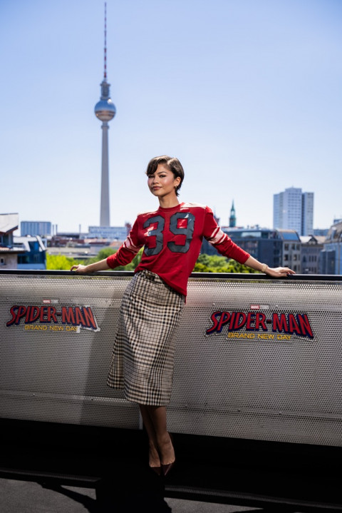 Zendaya Curi Perhatian di Promo Spider-Man: Brand New Day dengan Gaya Effortless